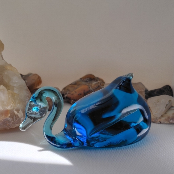 Vintage Blue Art Glass Swan Figurine Paperweight - Picture 1 of 11